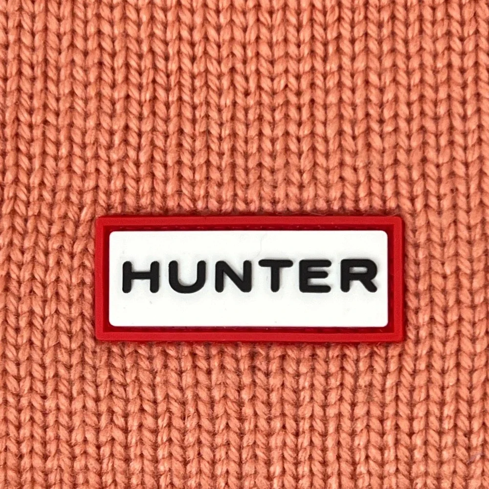 Hunter Original Knit Beanie Hat Coral Pink Rubber Logo Patch Womens One Size